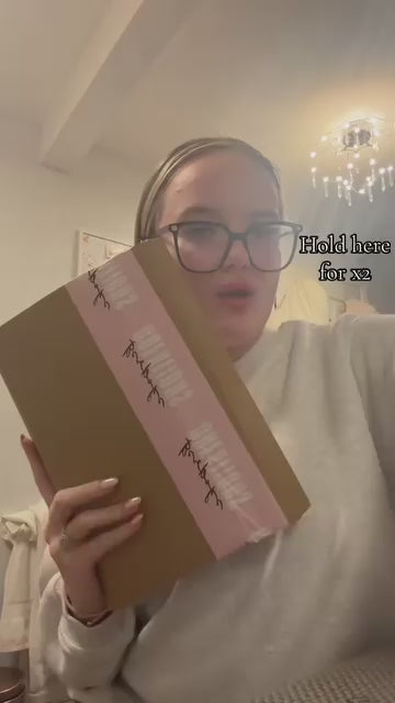 ✨ Deluxe Blind Date with a Book  – Surprise Book & Treats Bundle ✨